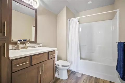 Bath - 924 E Handy Rd, Colbert, WA 99005 photo 5 of 5