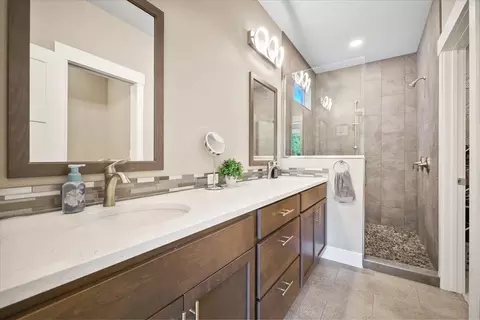 Bath - 924 E Handy Rd, Colbert, WA 99005 photo 1 of 5