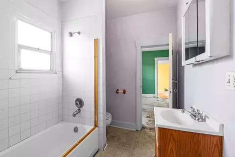 Bath - 1818 E 11th Ave, Spokane, WA 99202 photo 1 of 2