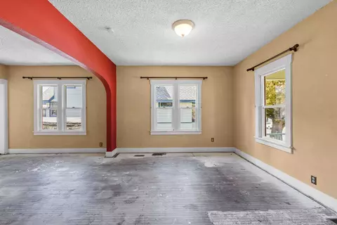 Living - 1818 E 11th Ave, Spokane, WA 99202 photo 3 of 5