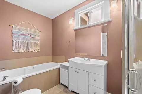 Bath - 3628 E 24th Ave, Spokane, WA 99223 photo 2 of 3