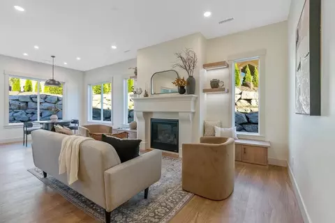 Living - 7520 N Cedar Rd, Spokane, WA 99208 photo 1 of 2