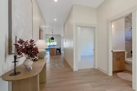 Entry Way - 7520 N Cedar Rd, Spokane, WA 99208 photo 1 of 1