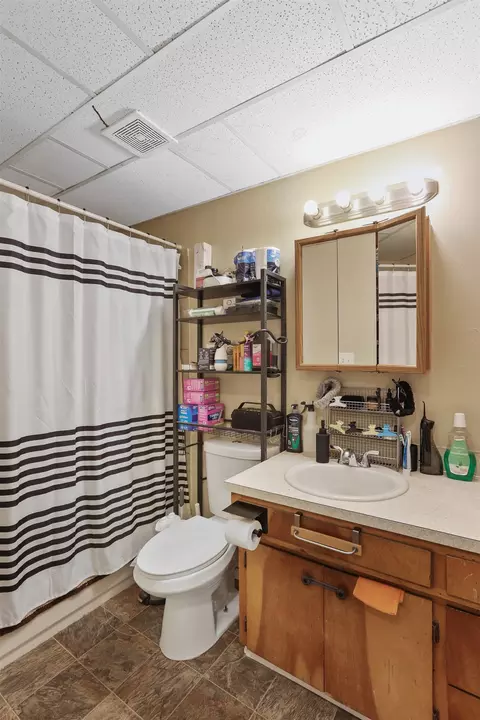 Bath - 1847 E Marshall Ave, Spokane, WA 99207 photo 2 of 2
