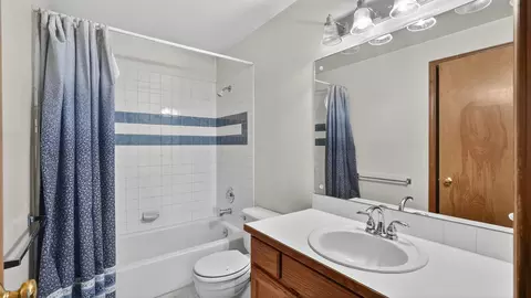 Bath - 4805 E Jaremko Dr, Mead, WA 99021 photo 4 of 5
