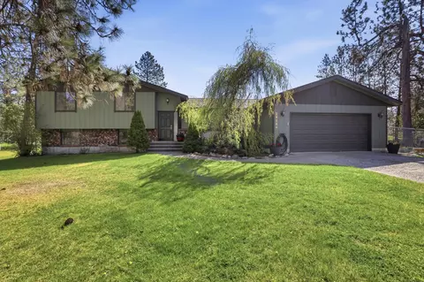 28504 N Cottonwood Rd, Chattaroy, WA 99003