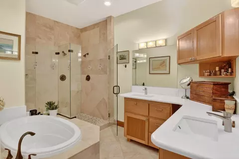 Bath - 2 E Sumner Ave, Spokane, WA 99202 photo 1 of 6