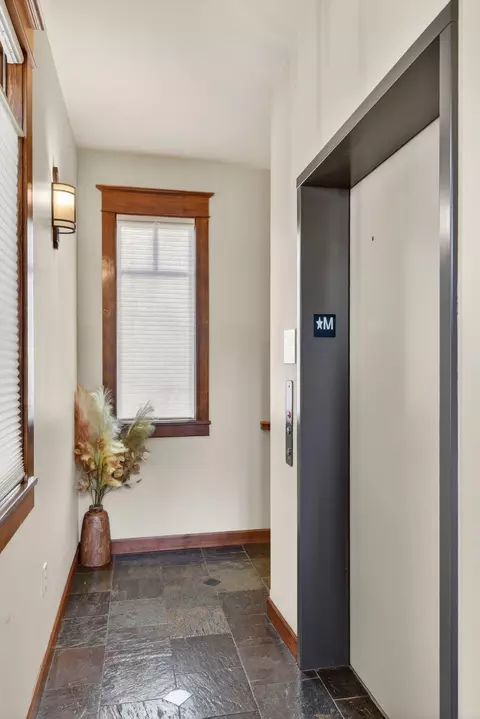 Entry Way - 2 E Sumner Ave, Spokane, WA 99202 photo 3 of 3