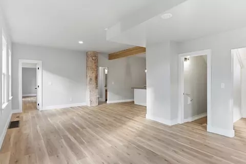Living - 613 E 9th Ave, Spokane, WA 99202 photo 3 of 4