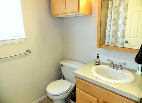 Bath - 2357 NW Ridgeline Dr, Pullman, WA 99163 photo 2 of 2
