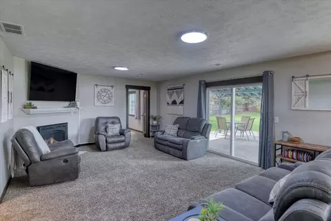 Living - 2222 S Progress Rd, Spokane Valley, WA 99037 photo 3 of 3