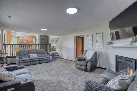 Living - 2222 S Progress Rd, Spokane Valley, WA 99037 photo 2 of 3