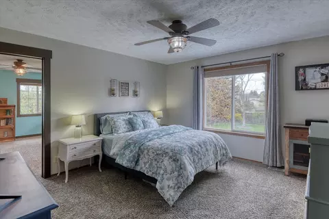 Bedroom - 2222 S Progress Rd, Spokane Valley, WA 99037 photo 2 of 7