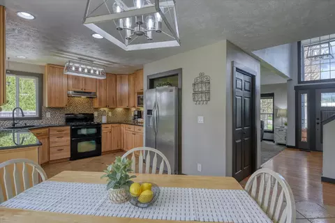 Entry Way - 2222 S Progress Rd, Spokane Valley, WA 99037 photo 1 of 2