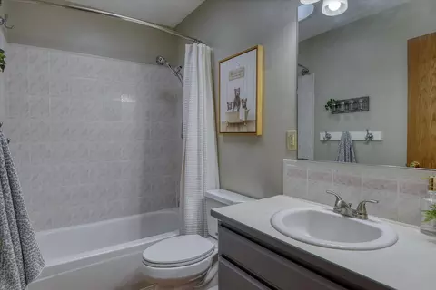 Bath - 2222 S Progress Rd, Spokane Valley, WA 99037 photo 2 of 3
