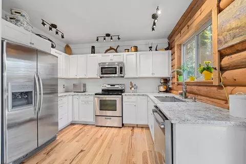 Kitchen - 661 W Joyner Dr, Cusick, WA 99119 photo 3 of 5