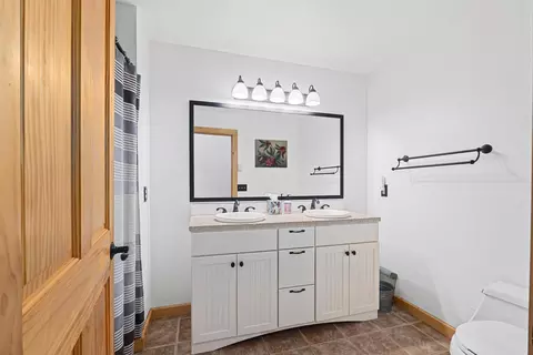 Bath - 661 W Joyner Dr, Cusick, WA 99119 photo 1 of 2