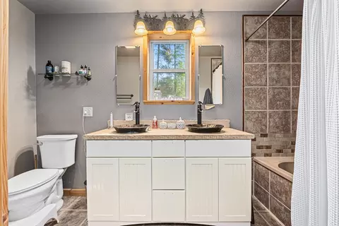 Bath - 661 W Joyner Dr, Cusick, WA 99119 photo 2 of 2