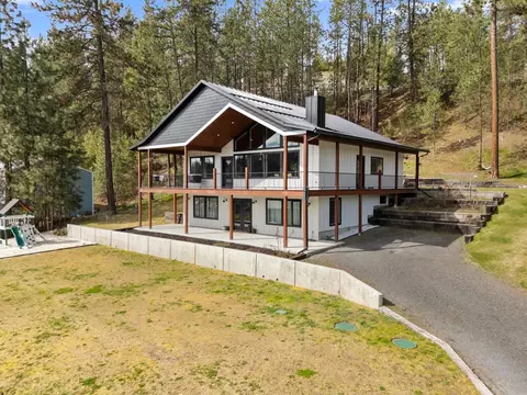 23401 N Westlake Dr, Nine Mile Falls, WA 99026