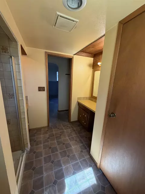 Bath - 4226 E Chris Ct, Mead, WA 99021 photo 3 of 3
