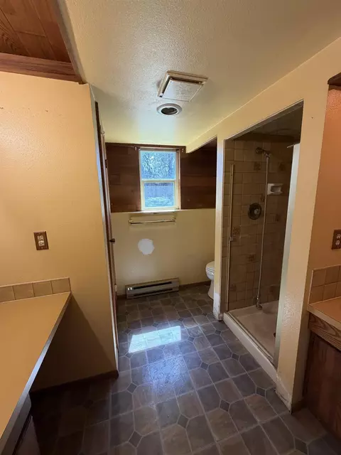 Bath - 4226 E Chris Ct, Mead, WA 99021 photo 2 of 3