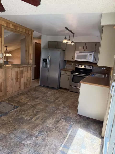Kitchen - 4226 E Chris Ct, Mead, WA 99021 photo 2 of 2