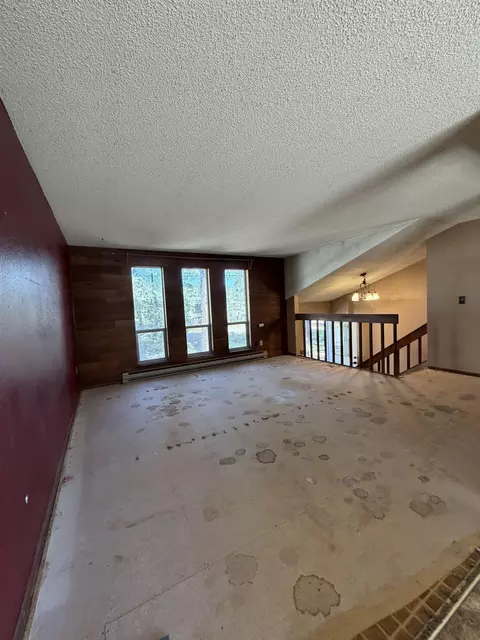 Living - 4226 E Chris Ct, Mead, WA 99021 photo 1 of 3