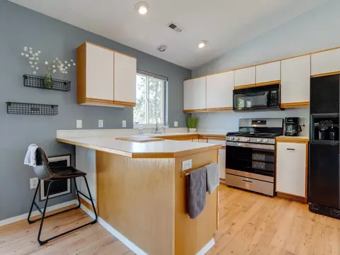 Kitchen - 4215 E 33rd Ave, Spokane, WA 99223 photo 2 of 3