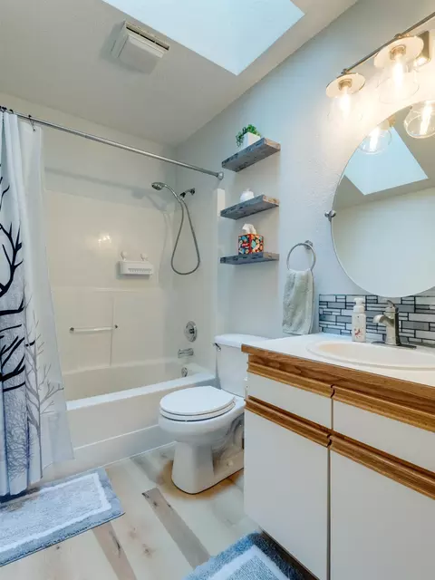 Bath - 4215 E 33rd Ave, Spokane, WA 99223 photo 2 of 2