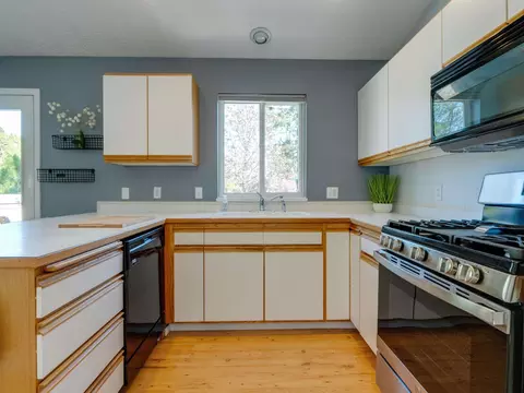 Kitchen - 4215 E 33rd Ave, Spokane, WA 99223 photo 1 of 3