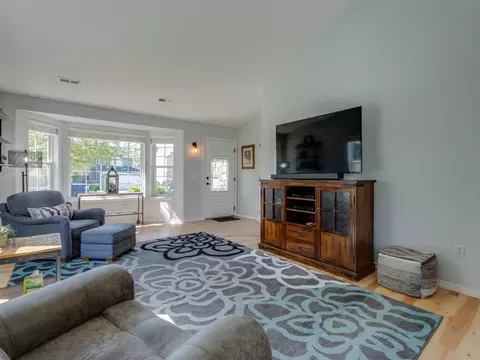 Living - 4215 E 33rd Ave, Spokane, WA 99223 photo 3 of 4