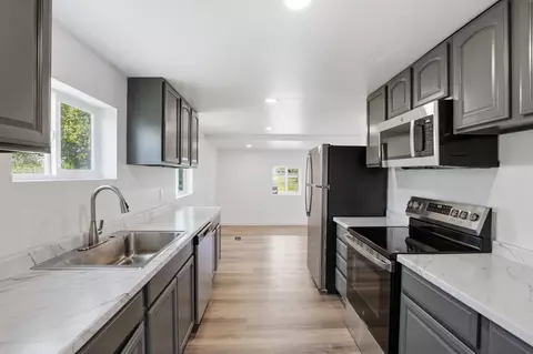Kitchen - 5008 E 5th Ave, Spokane Valley, WA 99212 photo 4 of 4