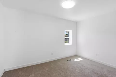Bedroom - 5008 E 5th Ave, Spokane Valley, WA 99212 photo 2 of 5
