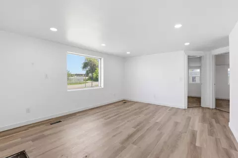 Living - 5008 E 5th Ave, Spokane Valley, WA 99212 photo 1 of 4
