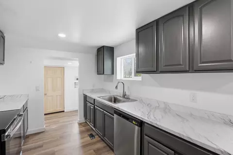 Kitchen - 5008 E 5th Ave, Spokane Valley, WA 99212 photo 3 of 4