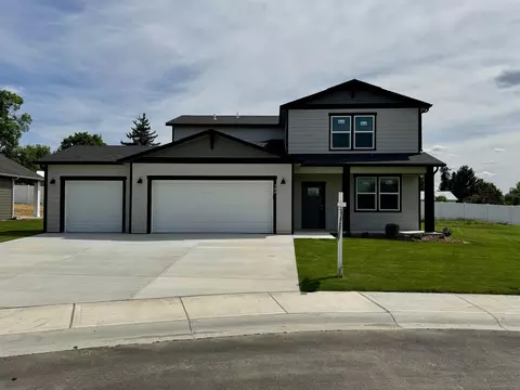 704 E 4th St, Deer Park, WA 99006