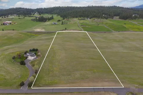 9905 E Peone Landing Ln, Mead, WA 99201
