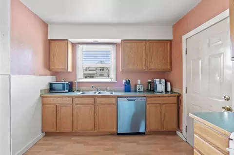 Kitchen - 303 E Augusta Ave, Spokane, WA 99207 photo 3 of 3