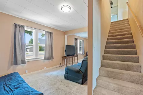 Entry Way - 303 E Augusta Ave, Spokane, WA 99207 photo 3 of 5