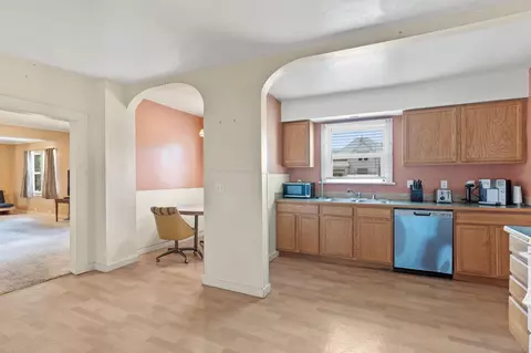 Entry Way - 303 E Augusta Ave, Spokane, WA 99207 photo 5 of 5
