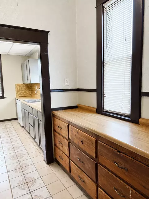 Kitchen - 1011 E Augusta Ave, Spokane, WA 99207 photo 1 of 3