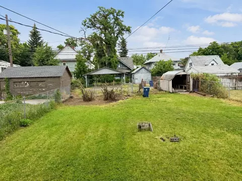 Exterior - 1011 E Augusta Ave, Spokane, WA 99207 photo 5 of 7