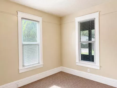 Bedroom - 1011 E Augusta Ave, Spokane, WA 99207 photo 4 of 6
