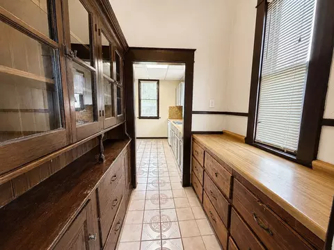 Entry Way - 1011 E Augusta Ave, Spokane, WA 99207 photo 1 of 3