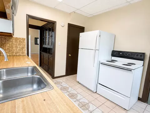 Kitchen - 1011 E Augusta Ave, Spokane, WA 99207 photo 3 of 3