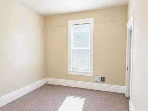 Bedroom - 1011 E Augusta Ave, Spokane, WA 99207 photo 3 of 6