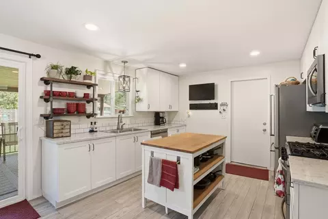 Kitchen - 11113 E 38th Ave, Spokane Valley, WA 99206 photo 3 of 5