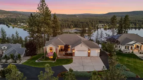 10599 W Lakeside Ln, Nine Mile Falls, WA 99026