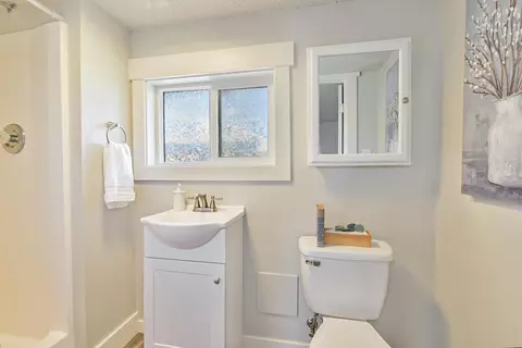 Bath - 2814 Everett Ave, Spokane, WA 99217 photo 2 of 2