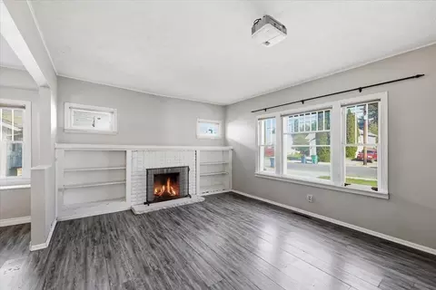 Living - 826 E 34th Ave, Spokane, WA 99203 photo 2 of 5